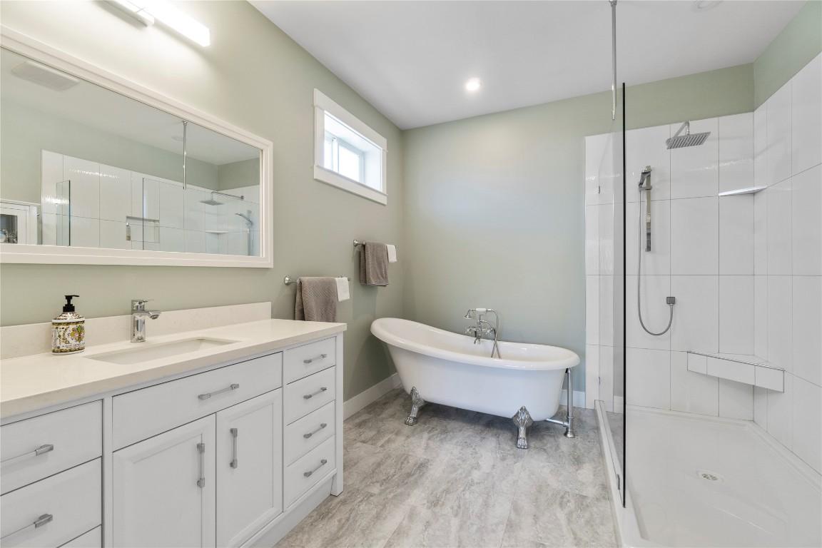 









4230


20

Street,
Salmon Arm,




BC
V1E 0C9

