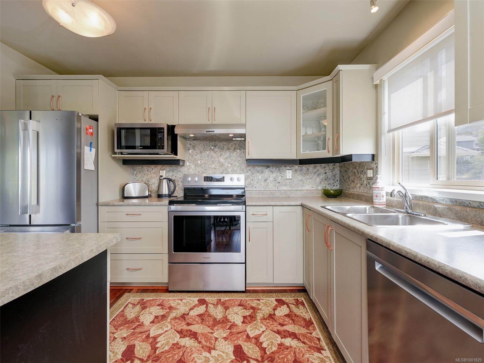 









641


Olympia

Ridge,
Langford,




BC
V9B 6N9

