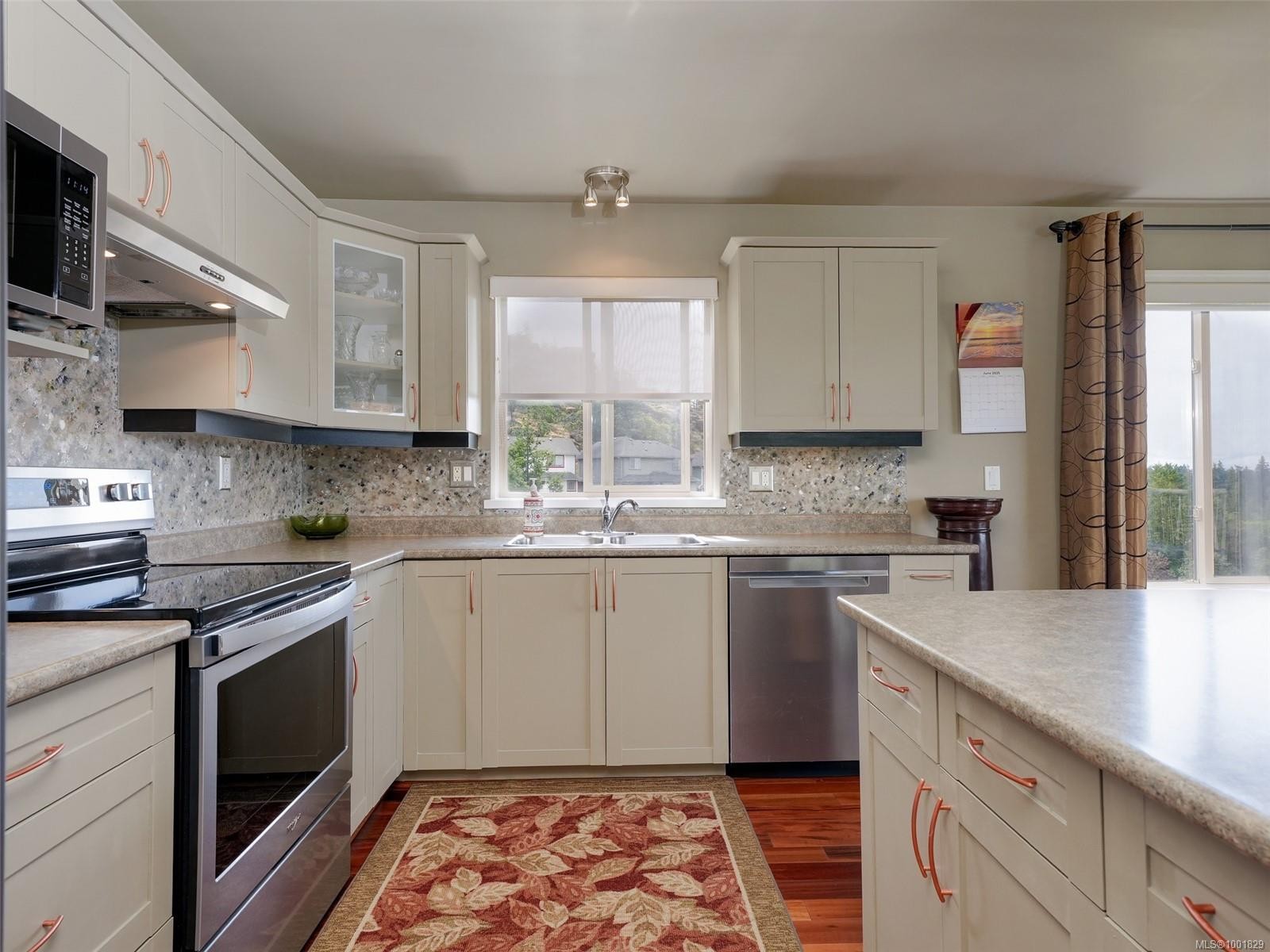 









641


Olympia

Ridge,
Langford,




BC
V9B 6N9

