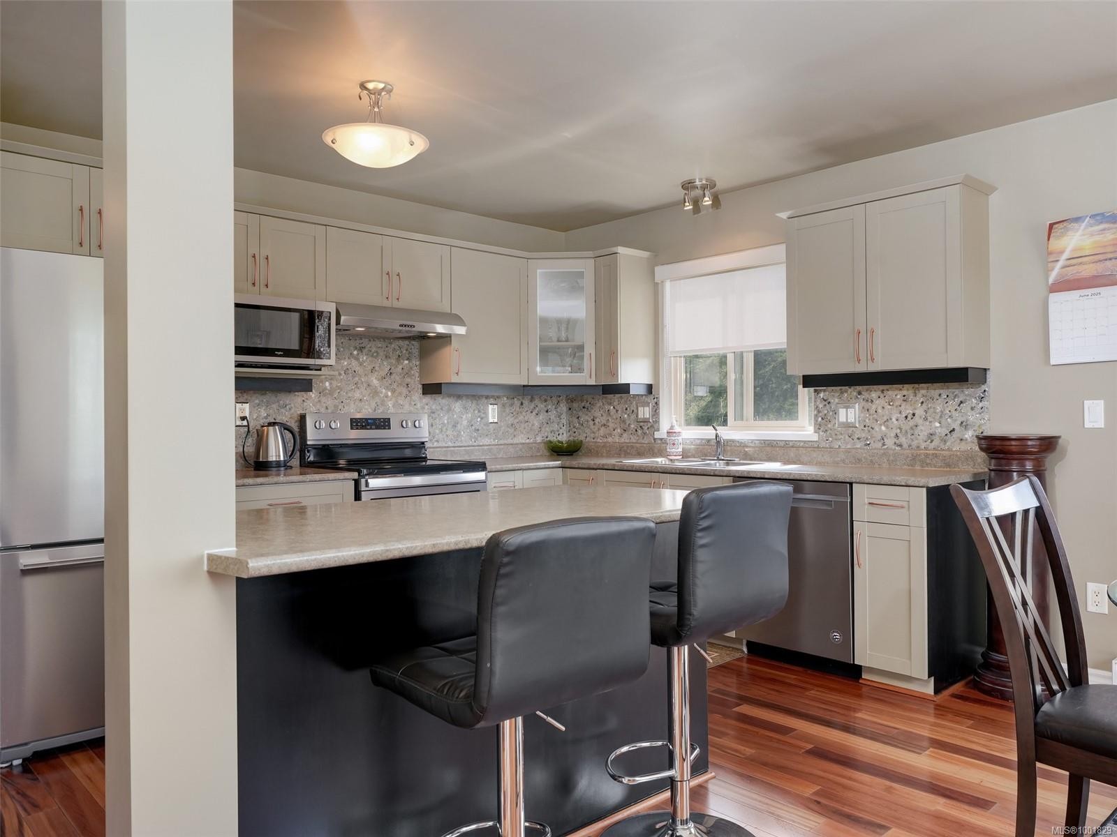 









641


Olympia

Ridge,
Langford,




BC
V9B 6N9

