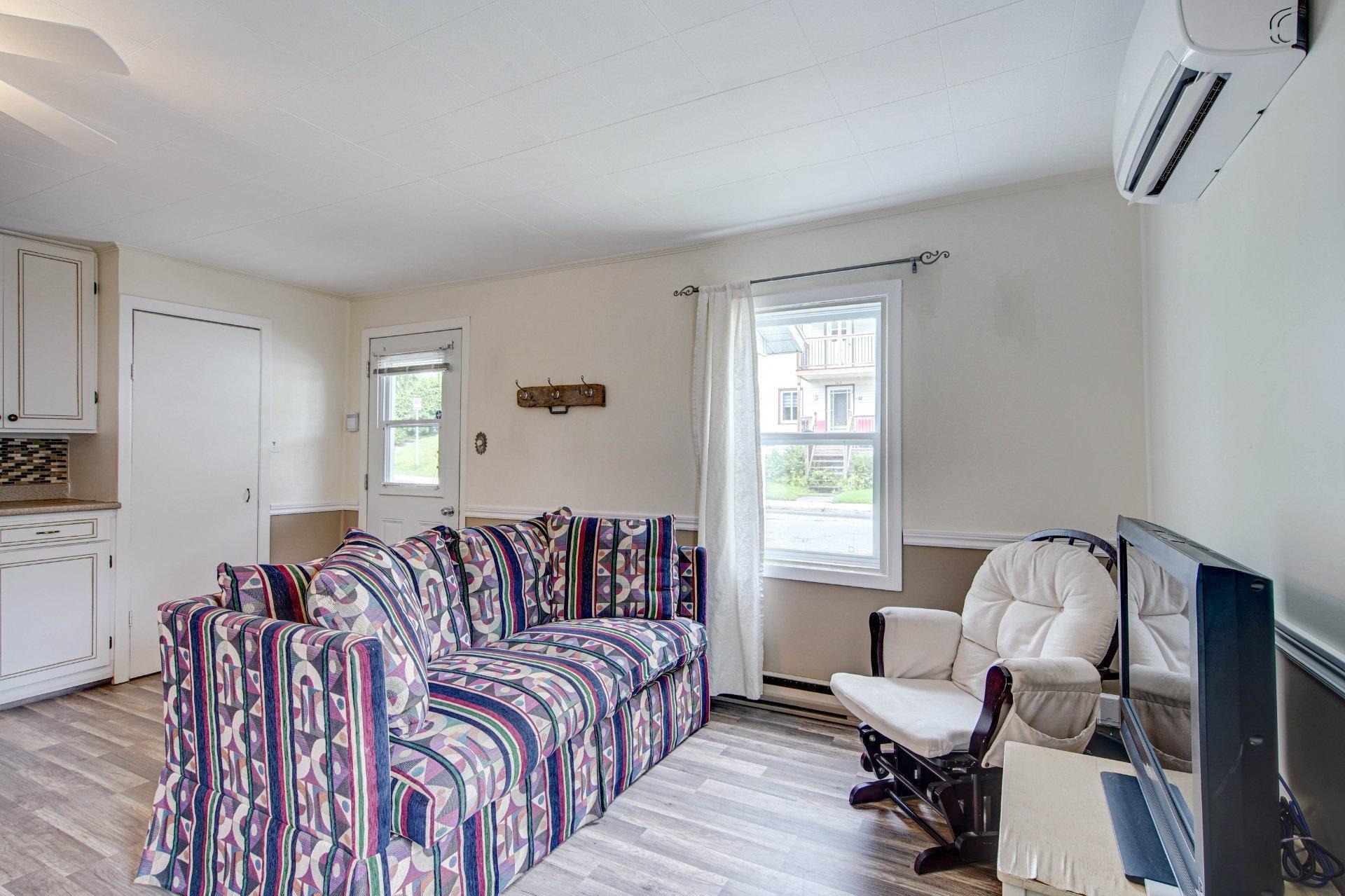 









161


Rue St-Vincent

,
Sainte-Agathe-des-Monts,




QC
J8C2B5


