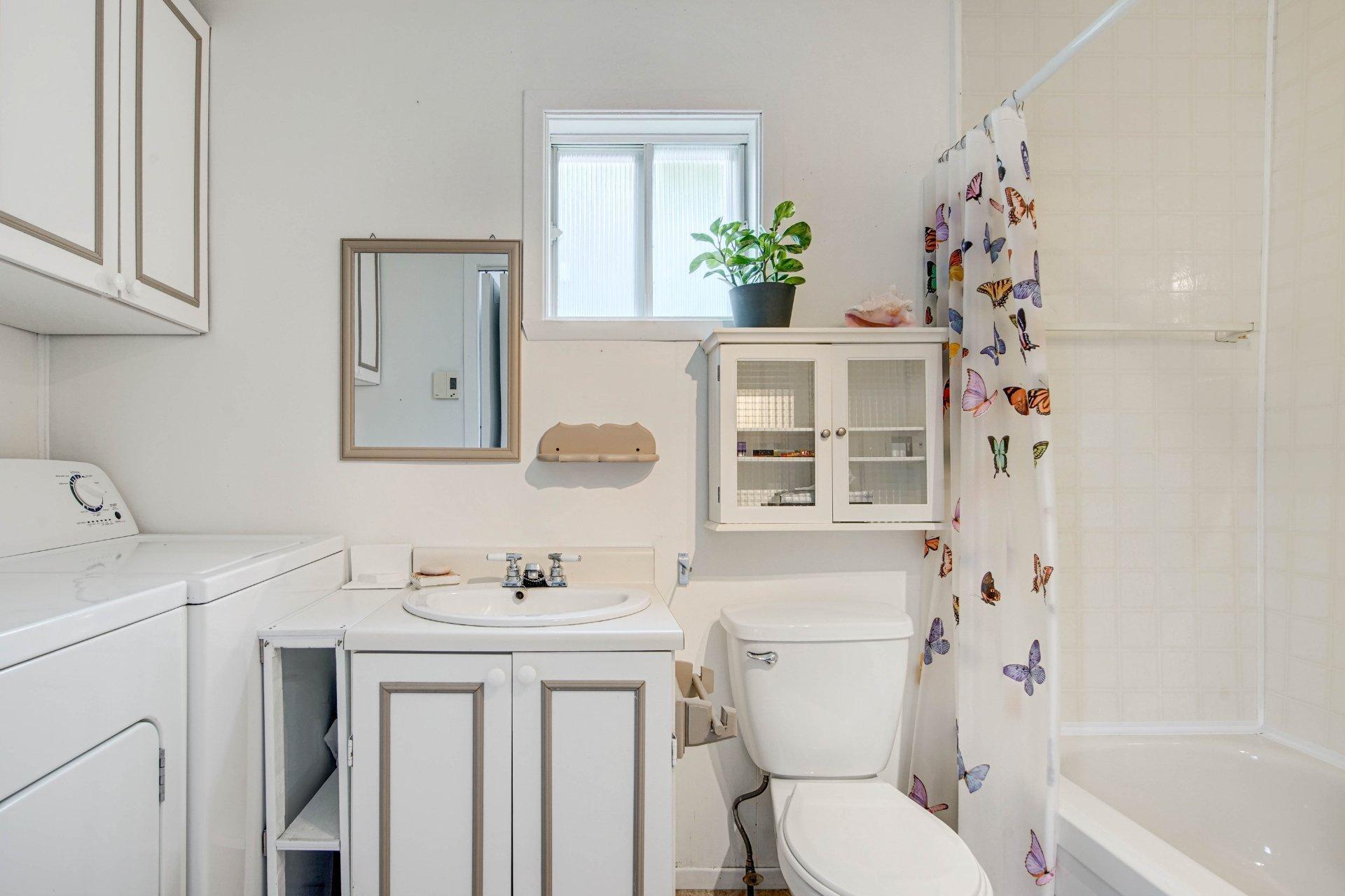 









161


Rue St-Vincent

,
Sainte-Agathe-des-Monts,




QC
J8C2B5

