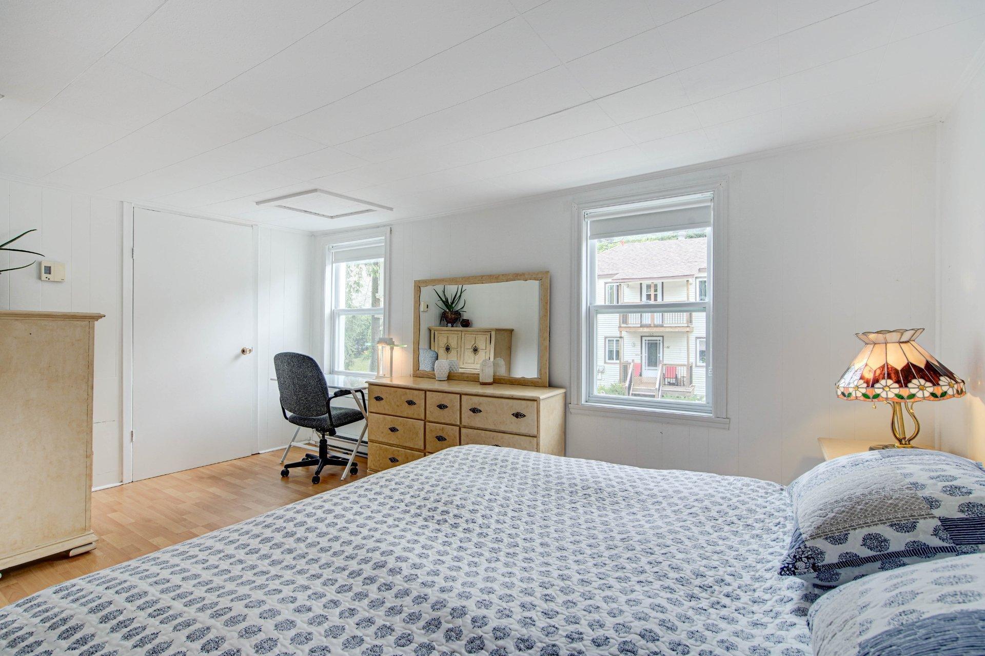 









161


Rue St-Vincent

,
Sainte-Agathe-des-Monts,




QC
J8C2B5

