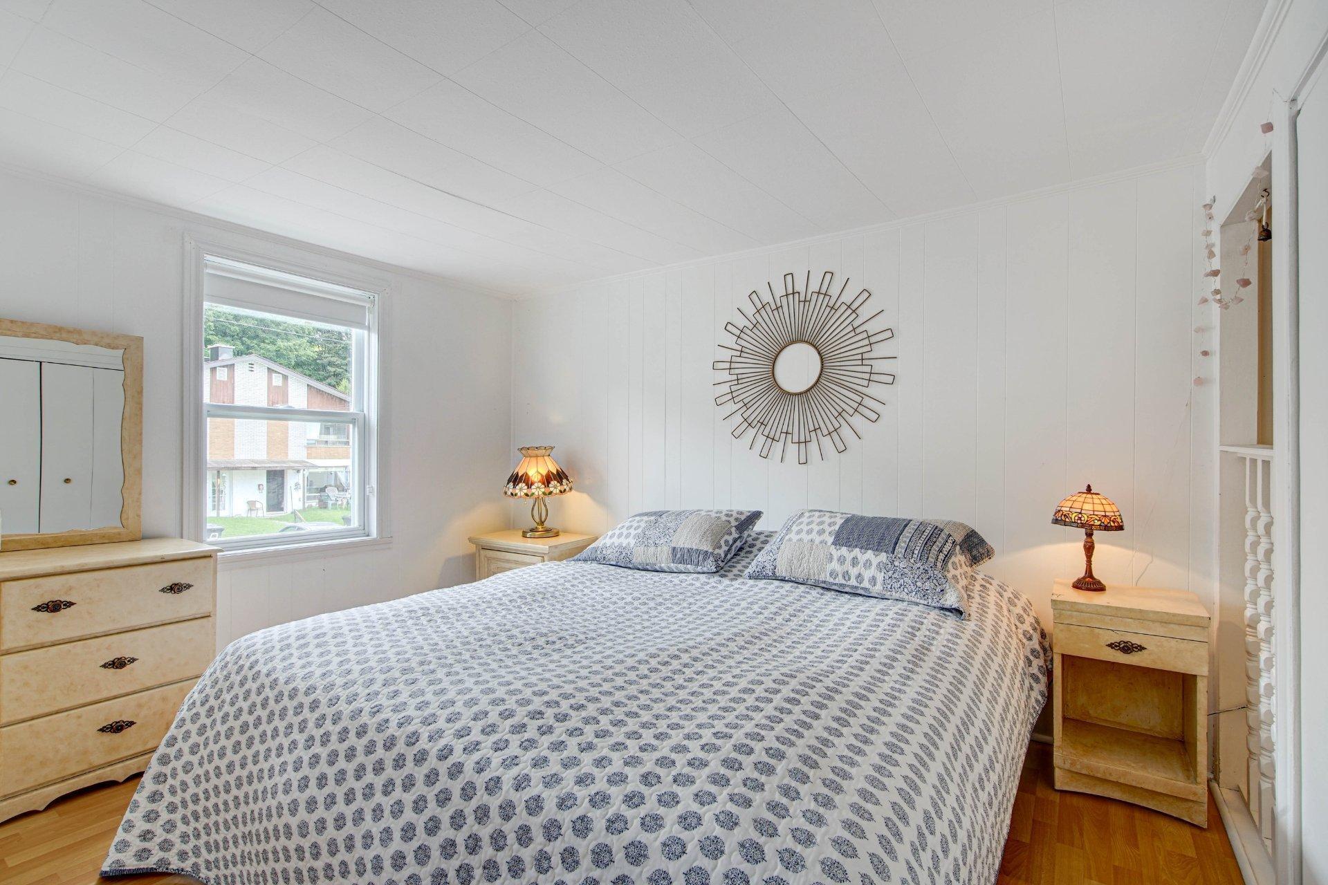 









161


Rue St-Vincent

,
Sainte-Agathe-des-Monts,




QC
J8C2B5

