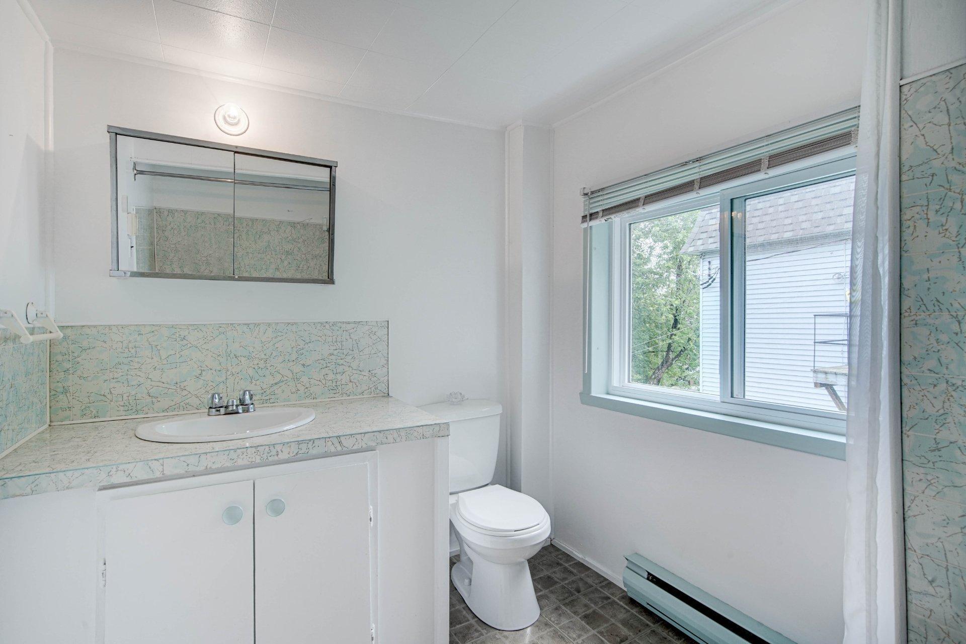 









161


Rue St-Vincent

,
Sainte-Agathe-des-Monts,




QC
J8C2B5


