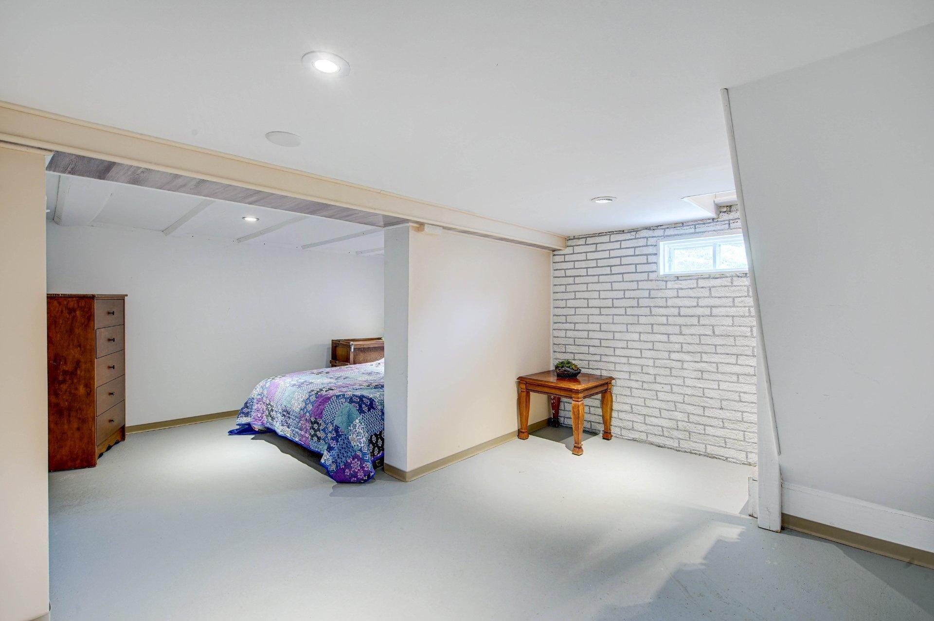









161


Rue St-Vincent

,
Sainte-Agathe-des-Monts,




QC
J8C2B5

