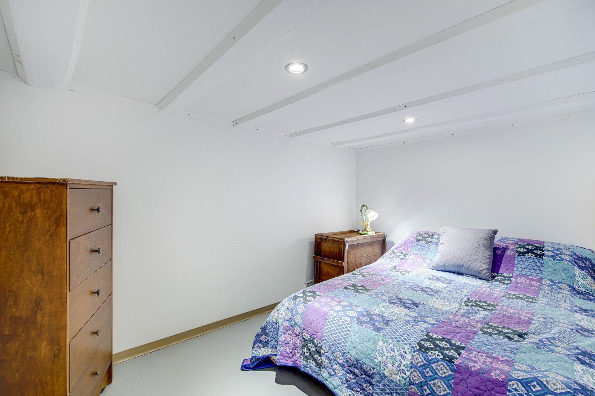 









161


Rue St-Vincent

,
Sainte-Agathe-des-Monts,




QC
J8C2B5

