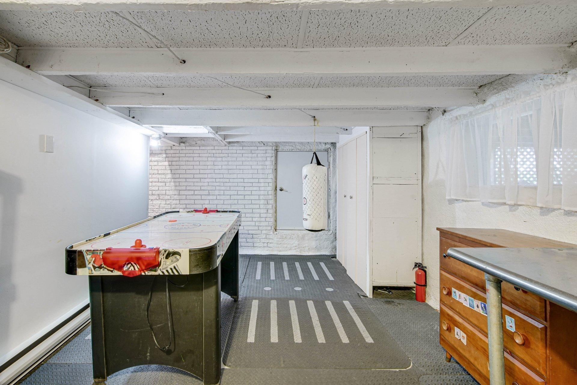 









161


Rue St-Vincent

,
Sainte-Agathe-des-Monts,




QC
J8C2B5


