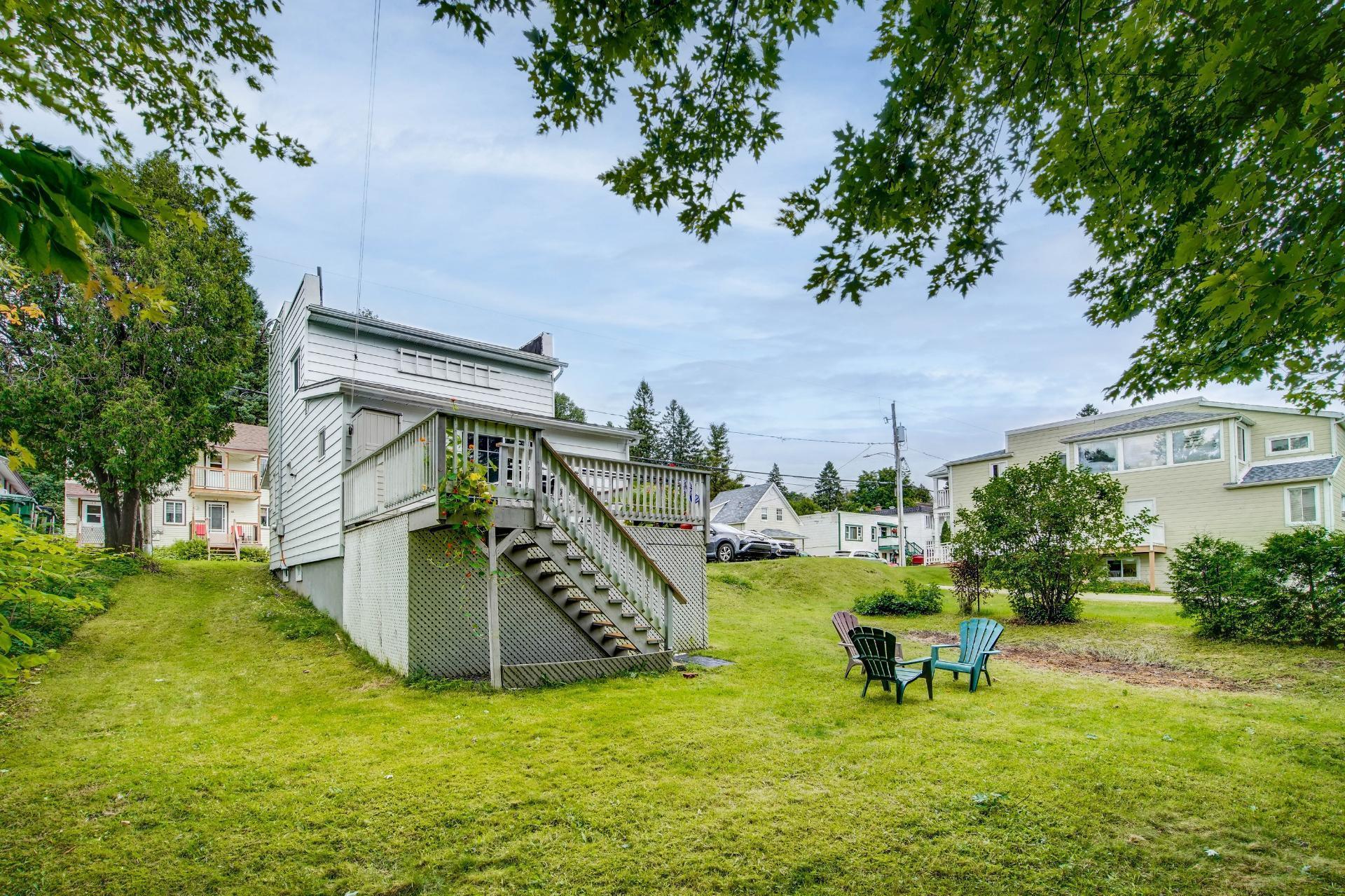 









161


Rue St-Vincent

,
Sainte-Agathe-des-Monts,




QC
J8C2B5

