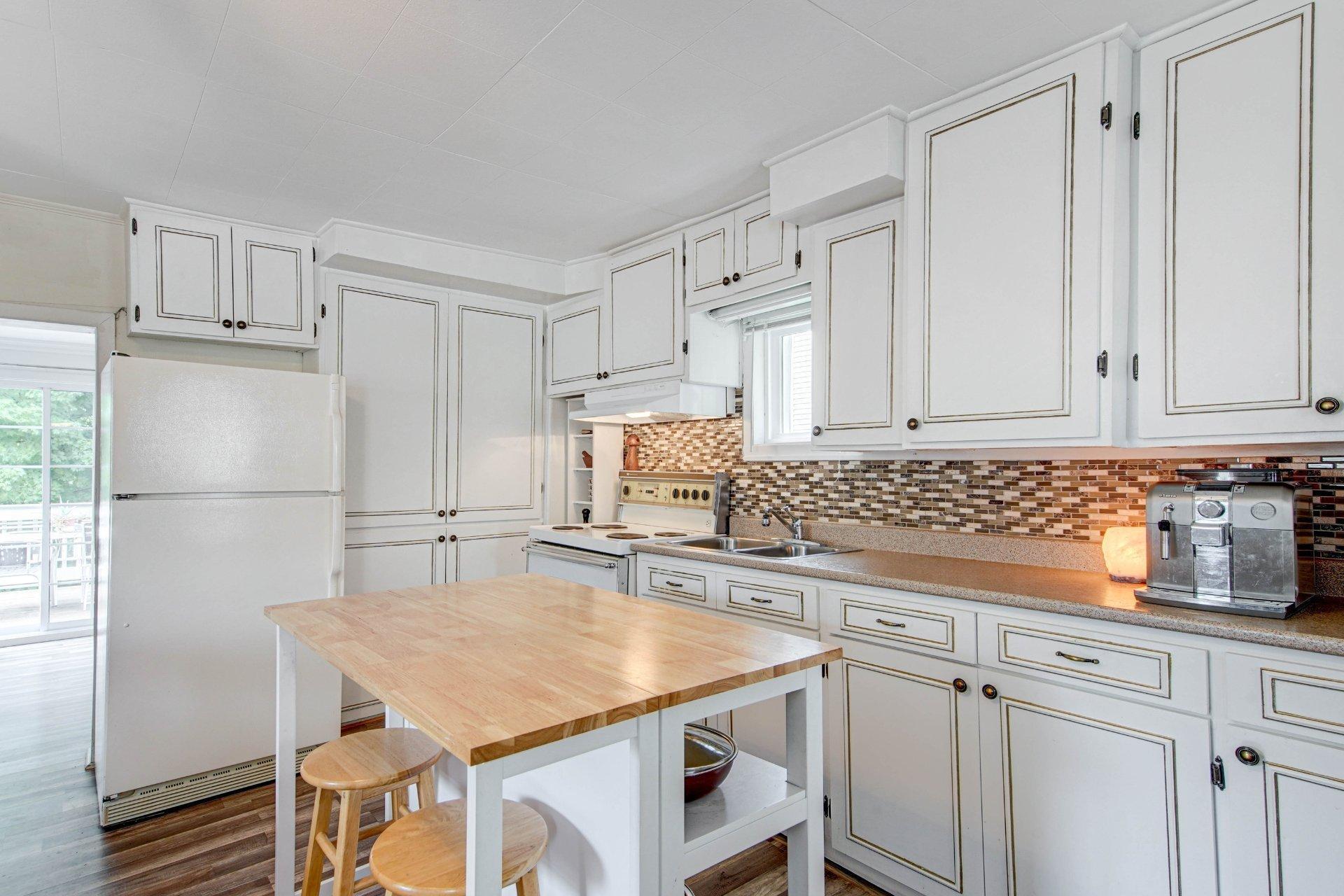 









161


Rue St-Vincent

,
Sainte-Agathe-des-Monts,




QC
J8C2B5

