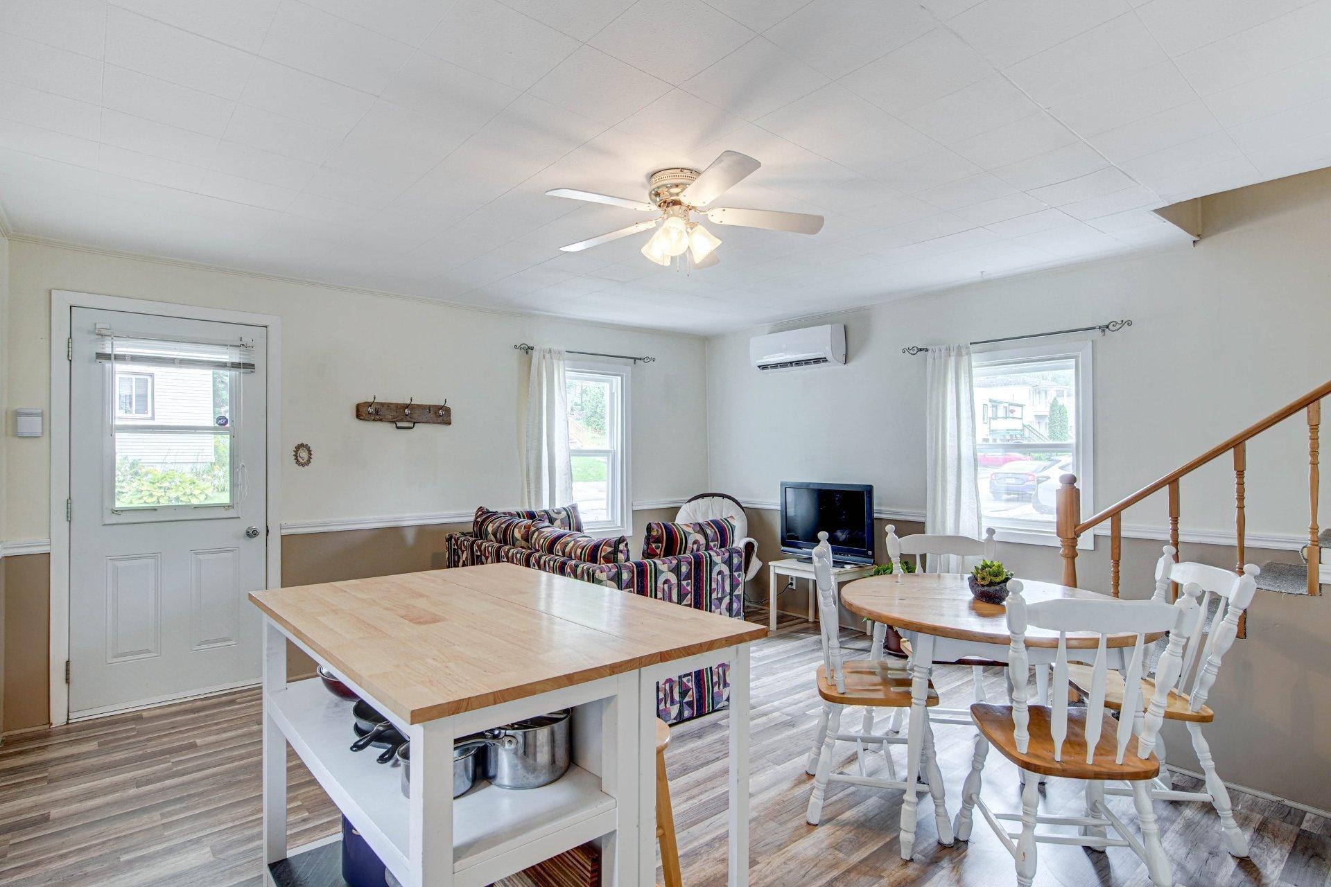 









161


Rue St-Vincent

,
Sainte-Agathe-des-Monts,




QC
J8C2B5

