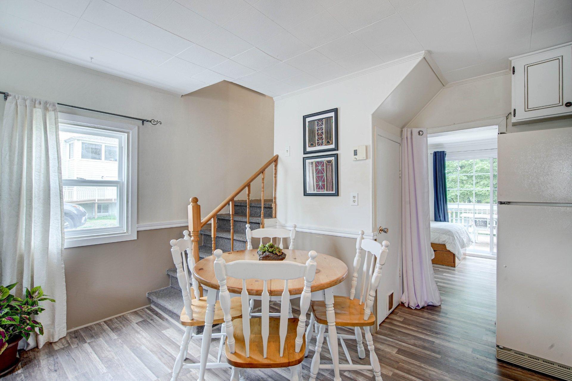 









161


Rue St-Vincent

,
Sainte-Agathe-des-Monts,




QC
J8C2B5

