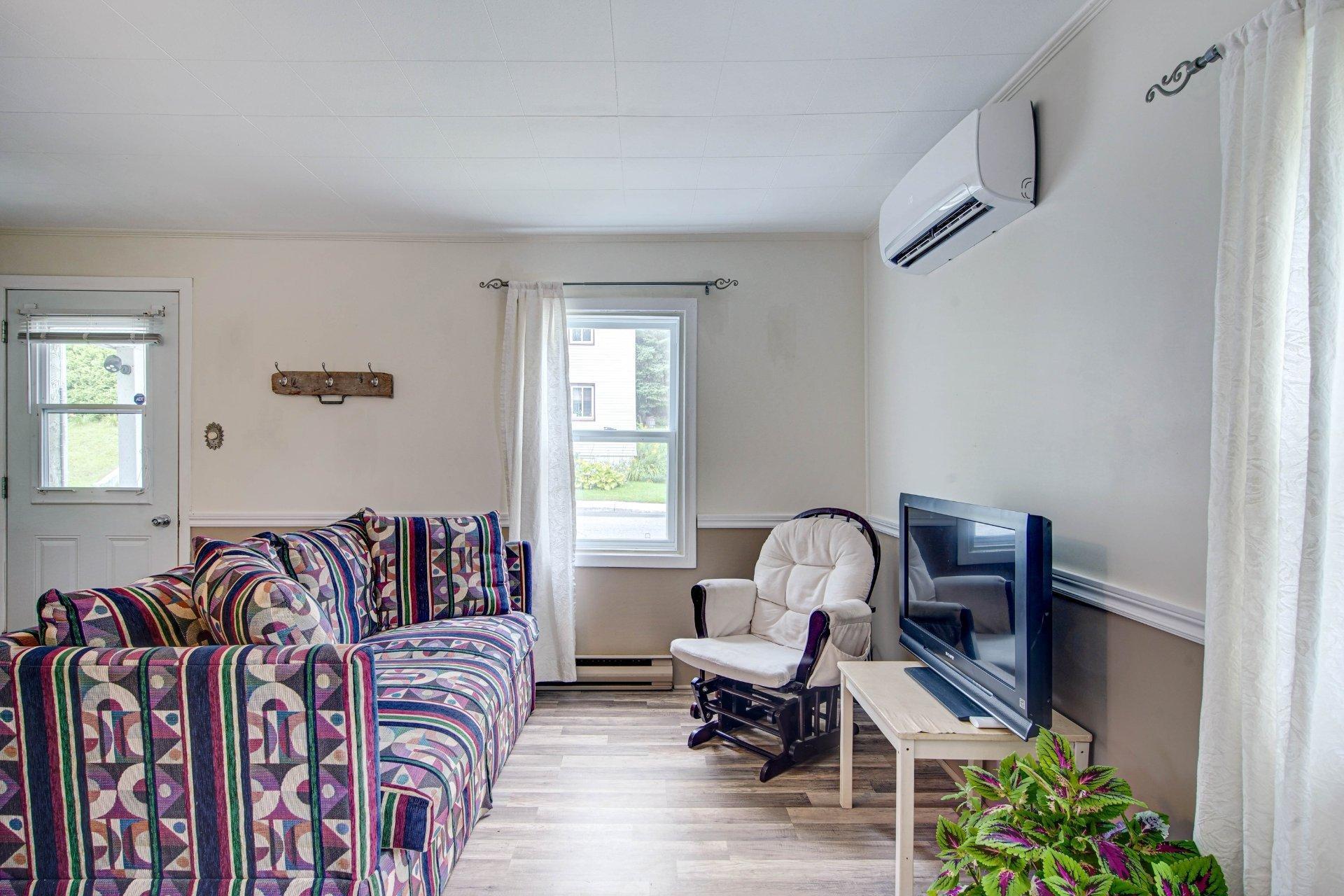 









161


Rue St-Vincent

,
Sainte-Agathe-des-Monts,




QC
J8C2B5


