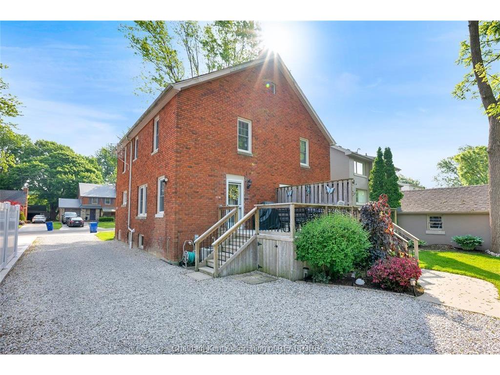 









210-212


Elizabeth

Street,
Chatham,




ON
N7L 2Y7

