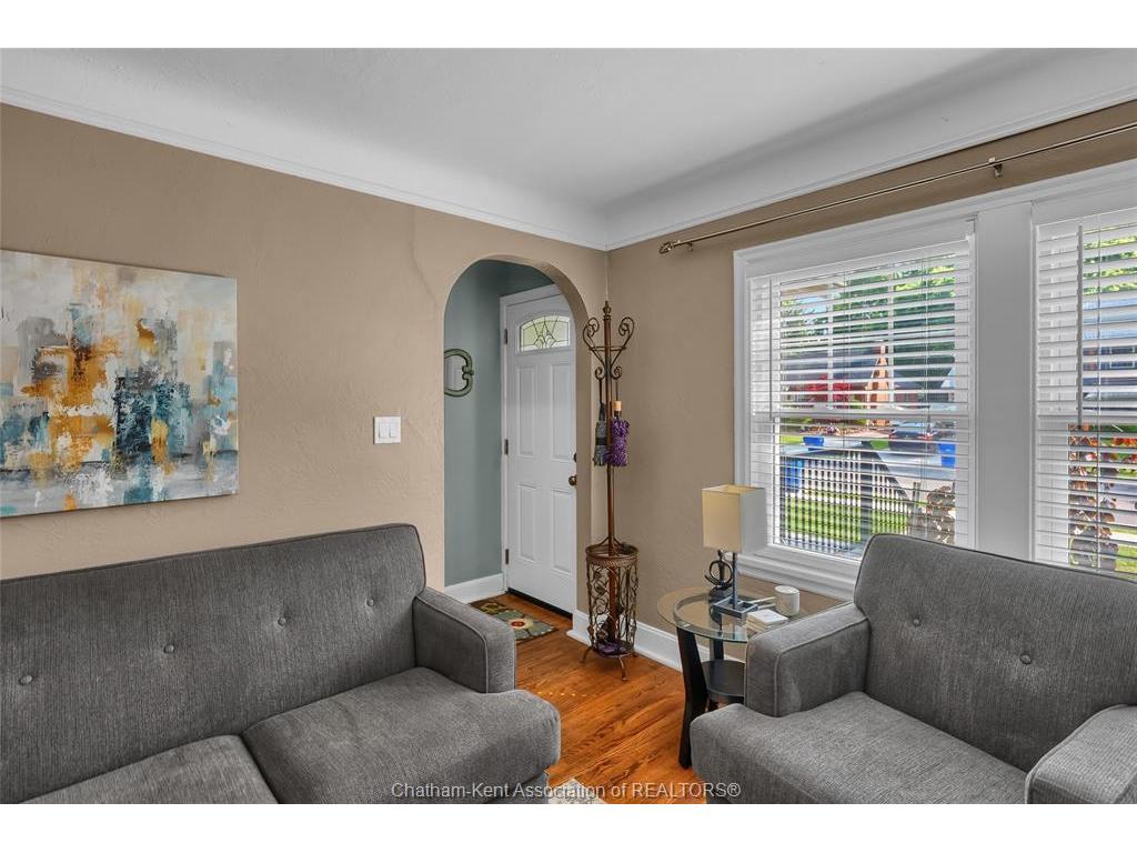









210-212


Elizabeth

Street,
Chatham,




ON
N7L 2Y7


