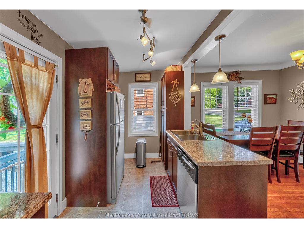 









210-212


Elizabeth

Street,
Chatham,




ON
N7L 2Y7

