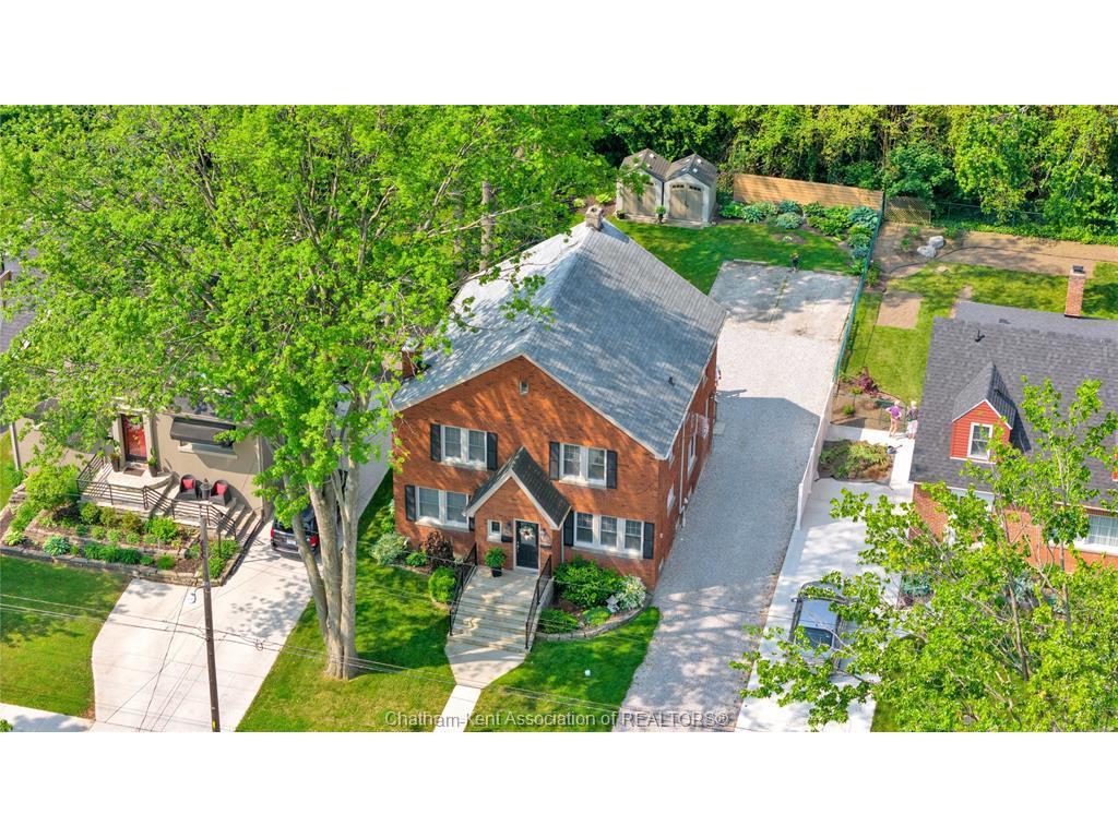 









210-212


Elizabeth

Street,
Chatham,




ON
N7L 2Y7

