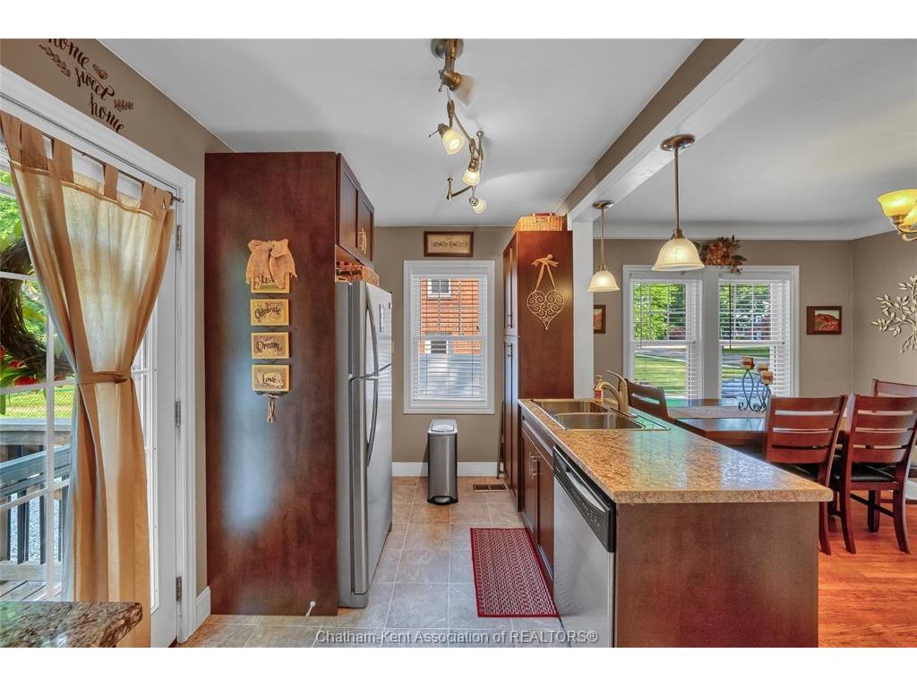 









210-212


Elizabeth

Street,
Chatham,




ON
N7L 2Y7

