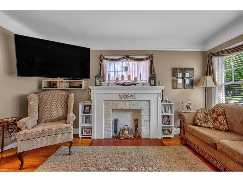 









210-212


Elizabeth

Street,
Chatham,




ON
N7L 2Y7

