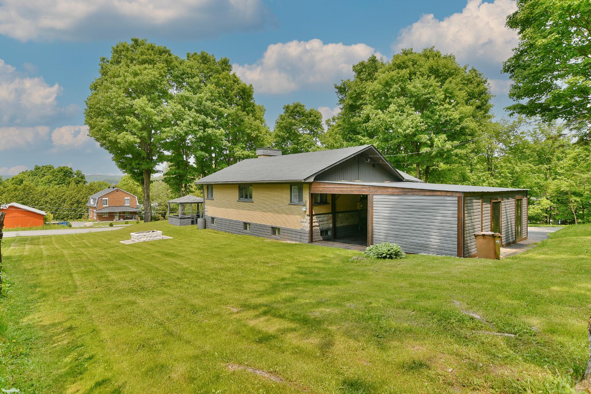 









975


Mtée Ste-Thérèse

,
Prévost,




QC
J0R1T0


