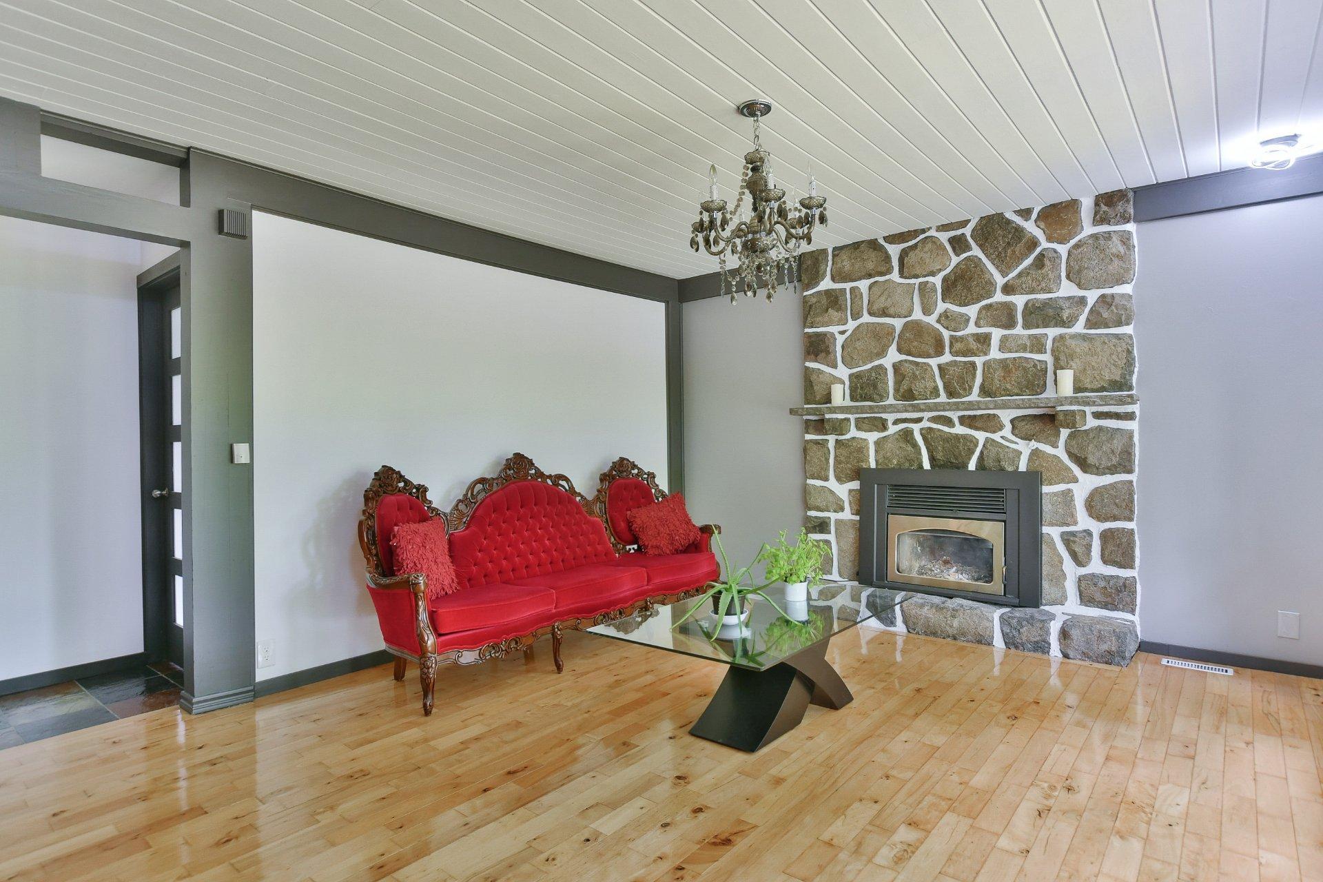 









975


Mtée Ste-Thérèse

,
Prévost,




QC
J0R1T0

