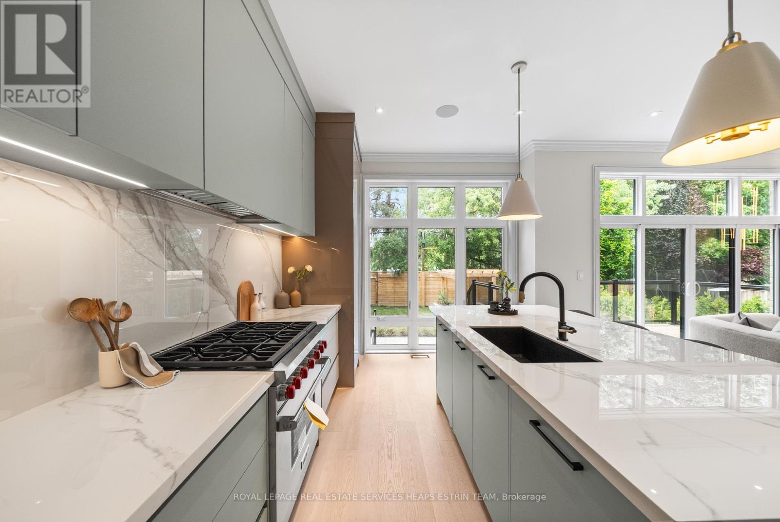 












168 GLENVALE BOULEVARD

,
Toronto,




Ontario
M4G2W3

