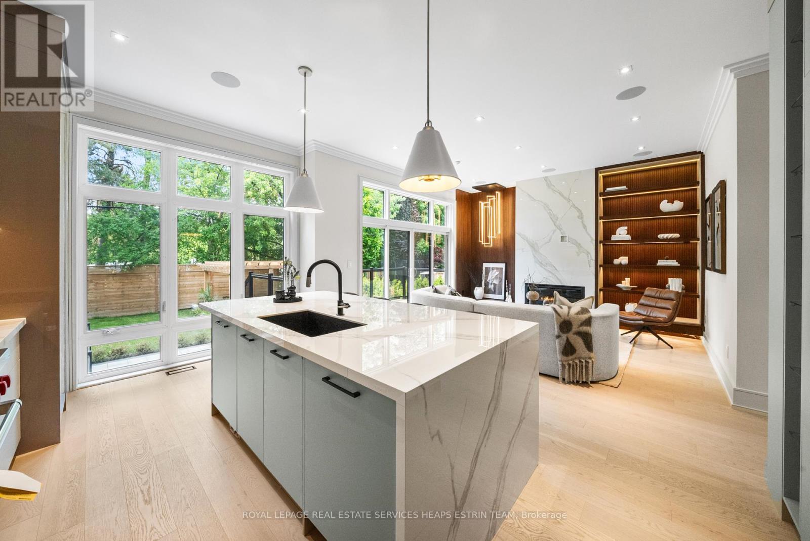 












168 GLENVALE BOULEVARD

,
Toronto,




Ontario
M4G2W3

