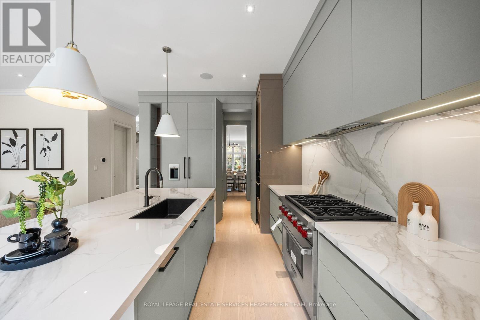 












168 GLENVALE BOULEVARD

,
Toronto,




Ontario
M4G2W3


