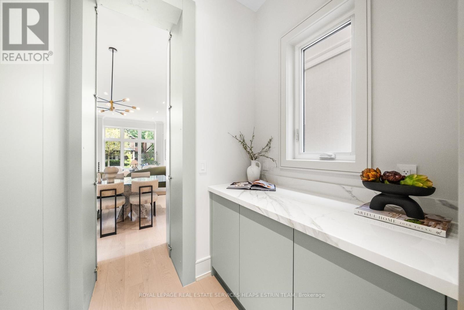 












168 GLENVALE BOULEVARD

,
Toronto,




Ontario
M4G2W3

