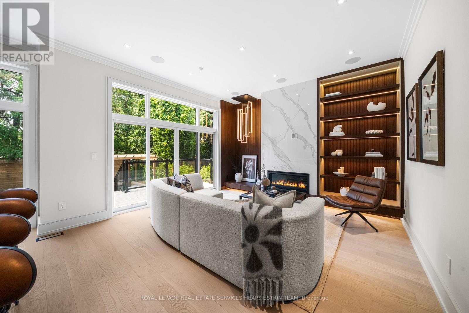 












168 GLENVALE BOULEVARD

,
Toronto,




Ontario
M4G2W3

