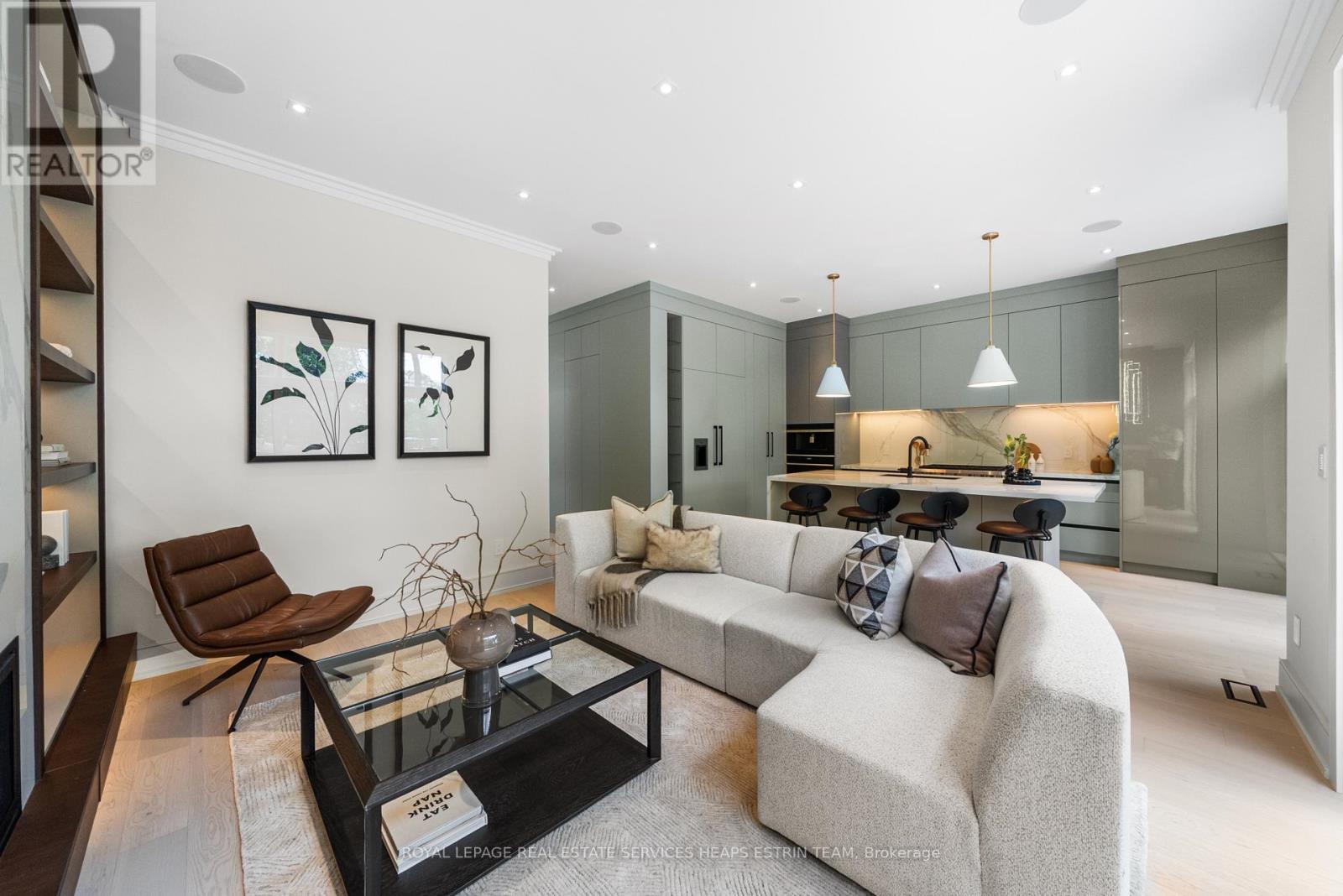 












168 GLENVALE BOULEVARD

,
Toronto,




Ontario
M4G2W3

