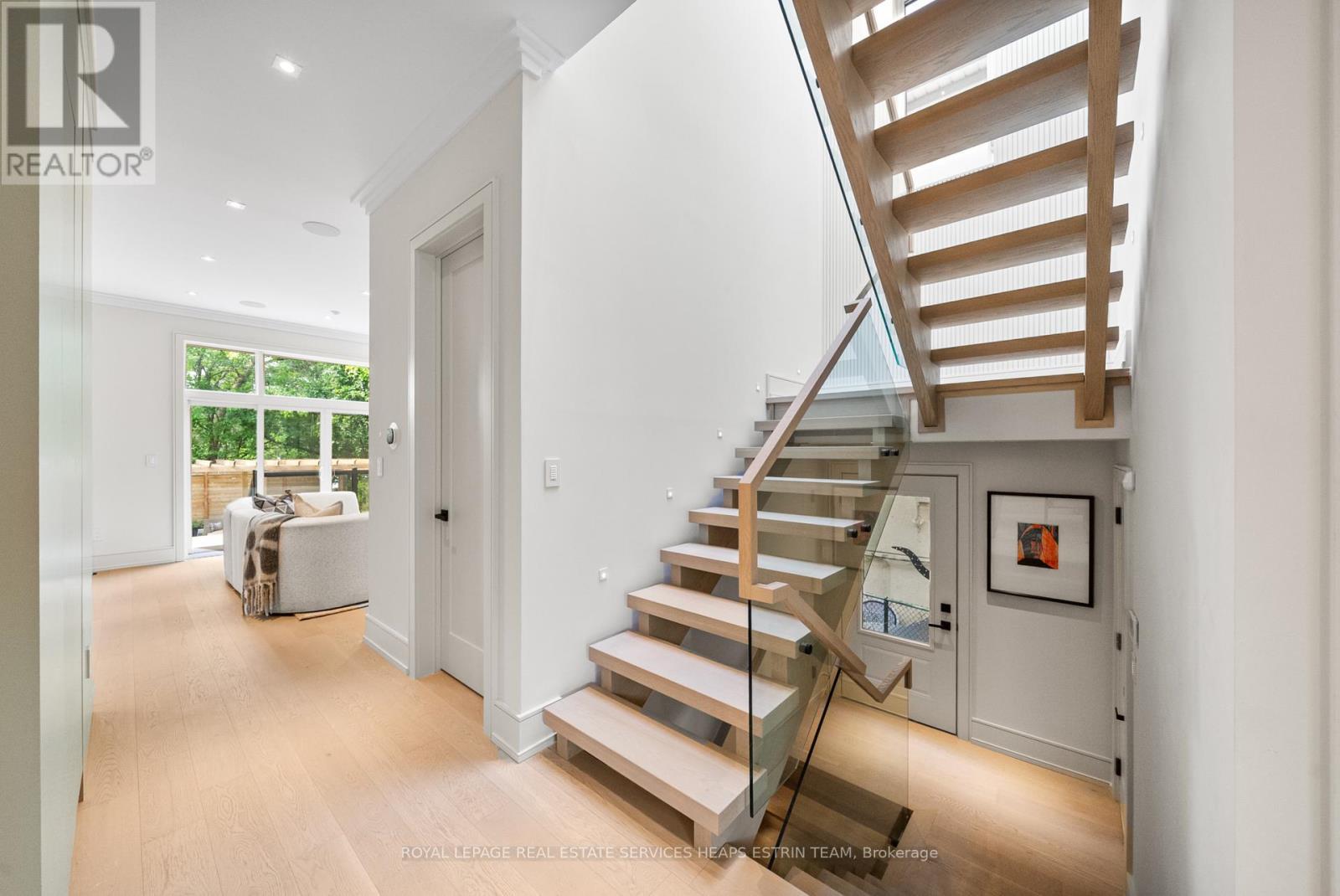 












168 GLENVALE BOULEVARD

,
Toronto,




Ontario
M4G2W3

