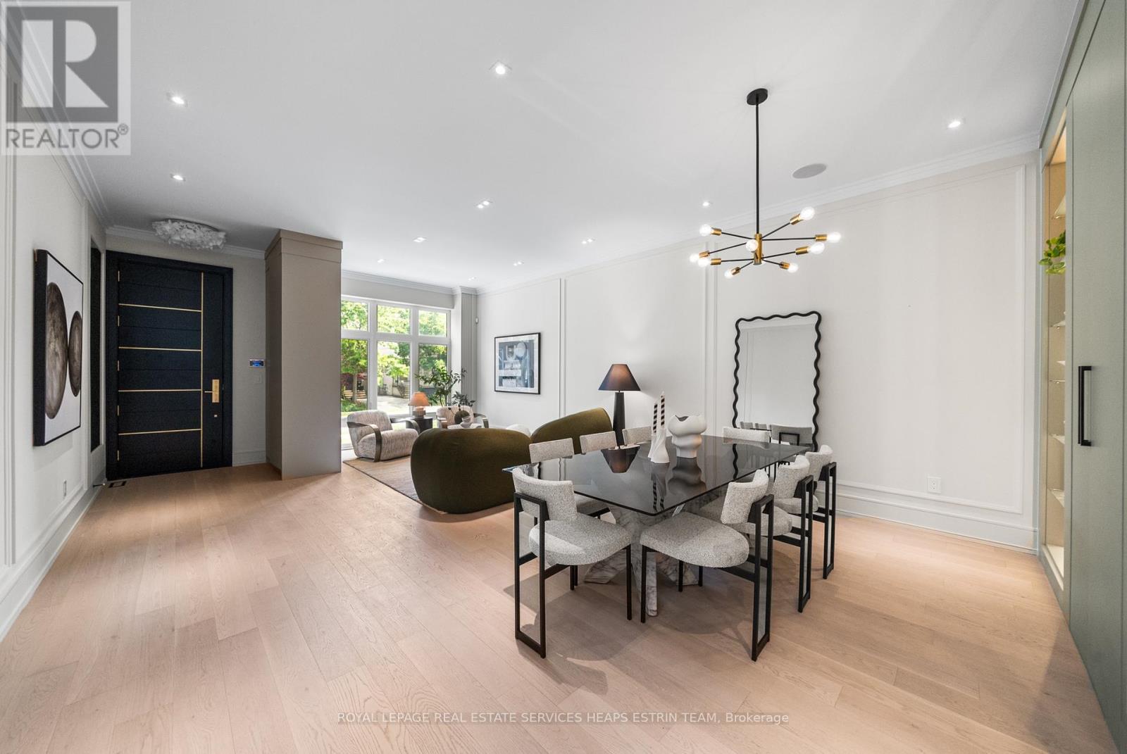 












168 GLENVALE BOULEVARD

,
Toronto,




Ontario
M4G2W3

