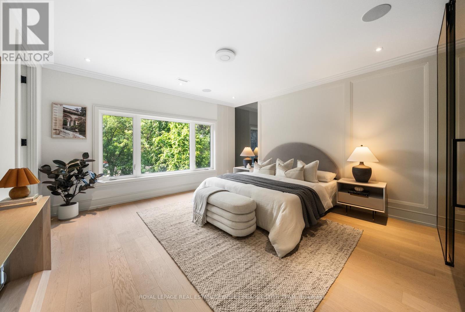 












168 GLENVALE BOULEVARD

,
Toronto,




Ontario
M4G2W3


