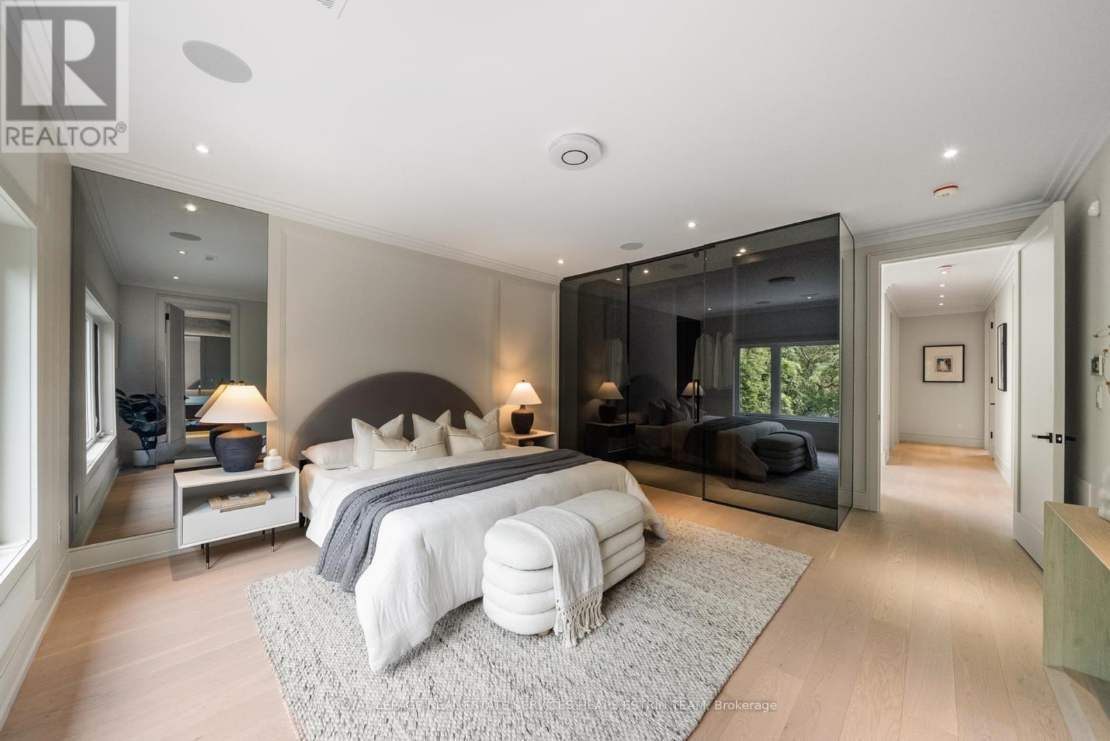












168 GLENVALE BOULEVARD

,
Toronto,




Ontario
M4G2W3

