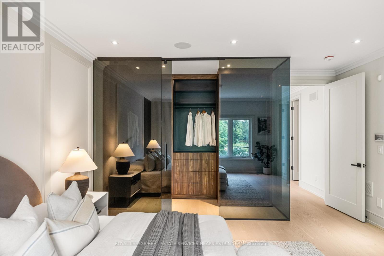 












168 GLENVALE BOULEVARD

,
Toronto,




Ontario
M4G2W3

