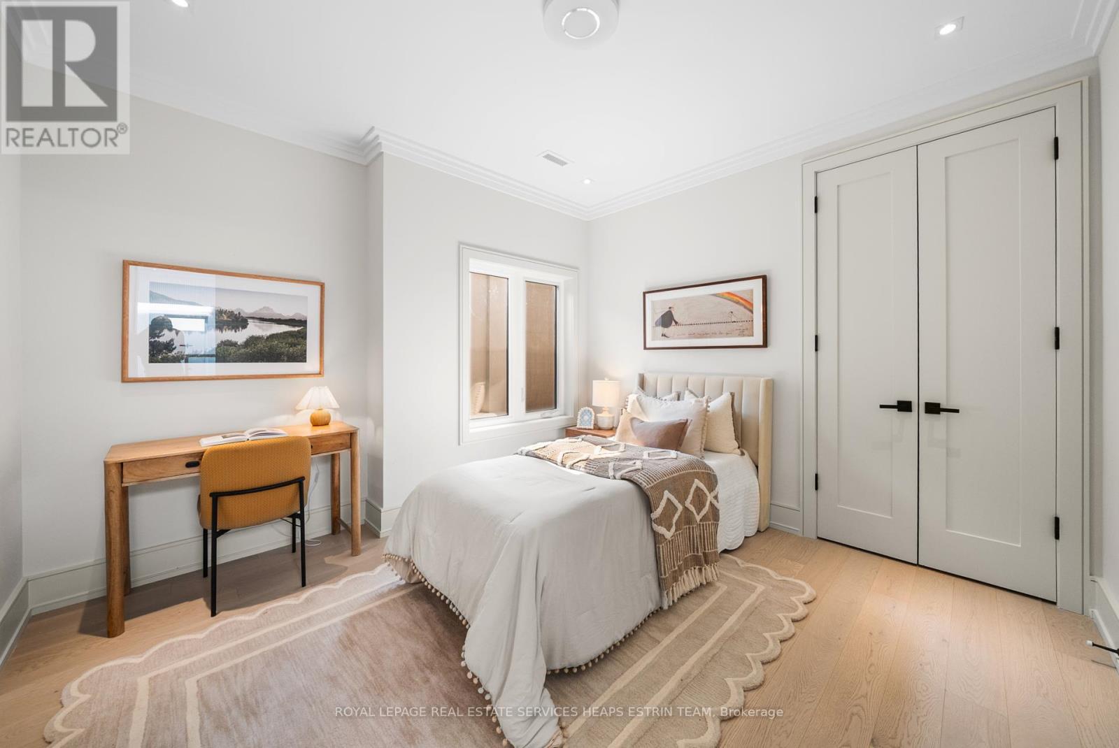 












168 GLENVALE BOULEVARD

,
Toronto,




Ontario
M4G2W3


