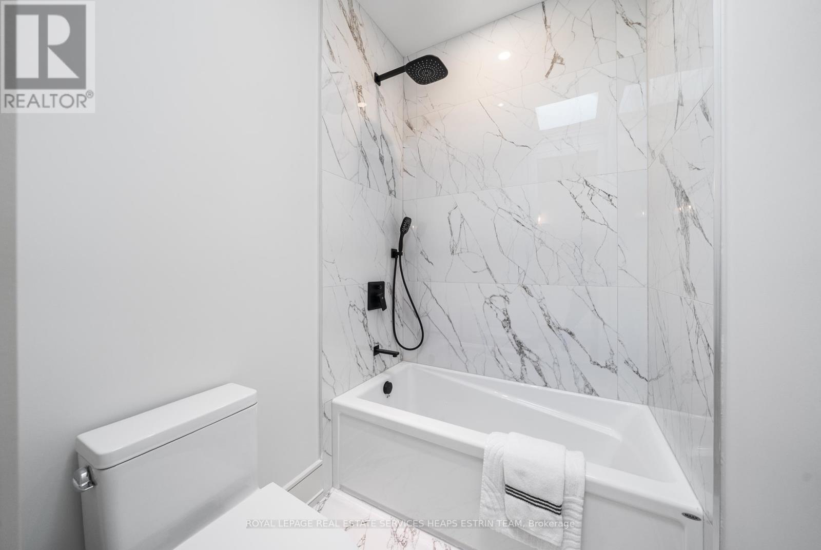 












168 GLENVALE BOULEVARD

,
Toronto,




Ontario
M4G2W3

