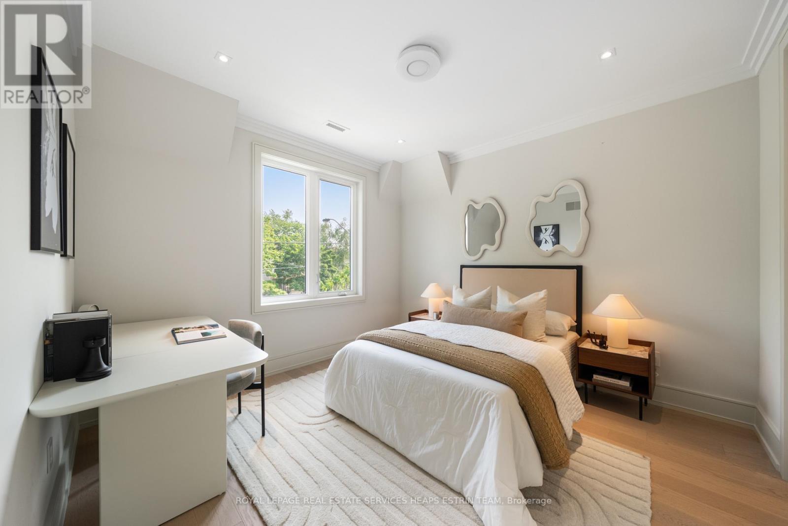 












168 GLENVALE BOULEVARD

,
Toronto,




Ontario
M4G2W3

