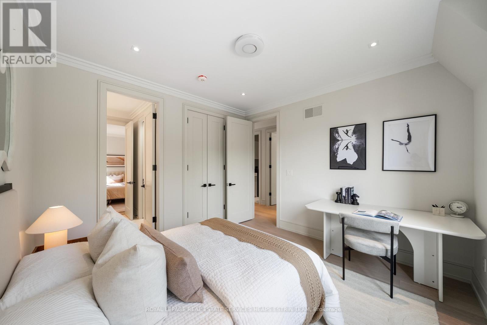 












168 GLENVALE BOULEVARD

,
Toronto,




Ontario
M4G2W3

