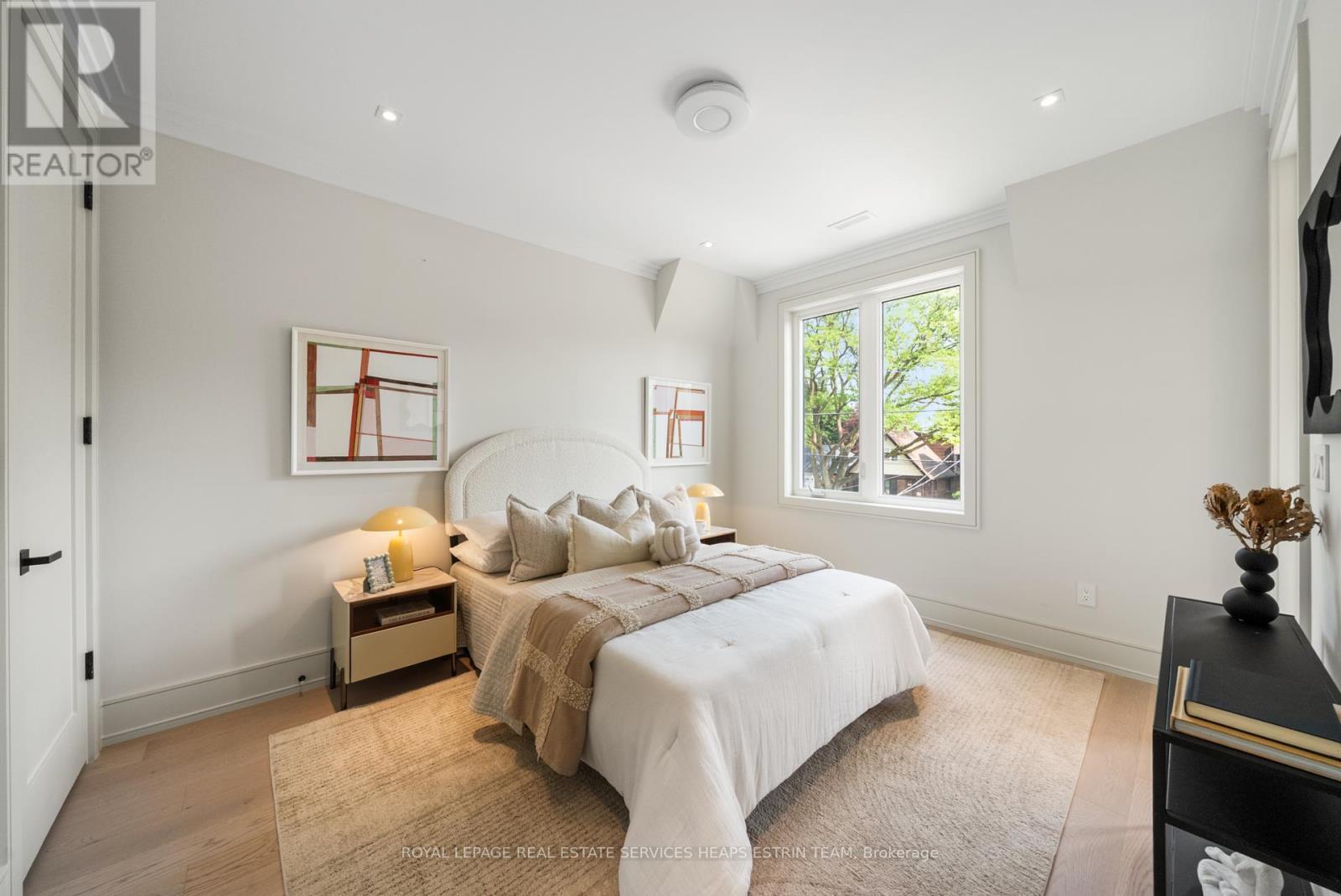 












168 GLENVALE BOULEVARD

,
Toronto,




Ontario
M4G2W3

