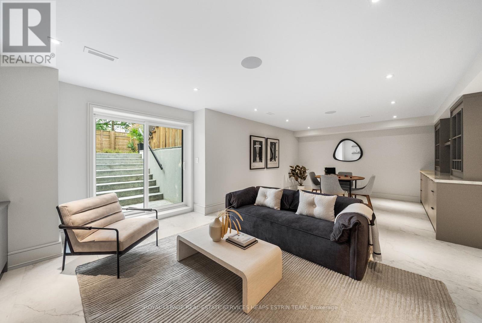












168 GLENVALE BOULEVARD

,
Toronto,




Ontario
M4G2W3

