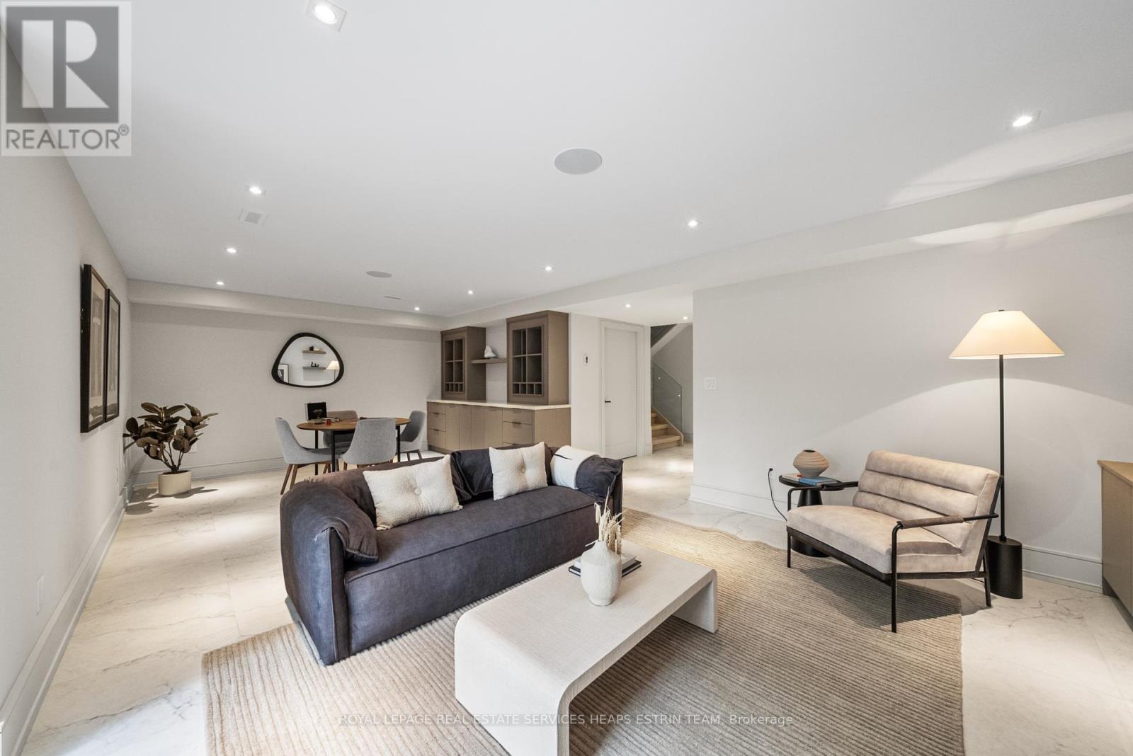 












168 GLENVALE BOULEVARD

,
Toronto,




Ontario
M4G2W3

