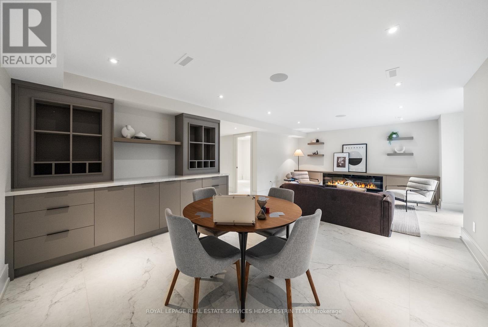 












168 GLENVALE BOULEVARD

,
Toronto,




Ontario
M4G2W3

