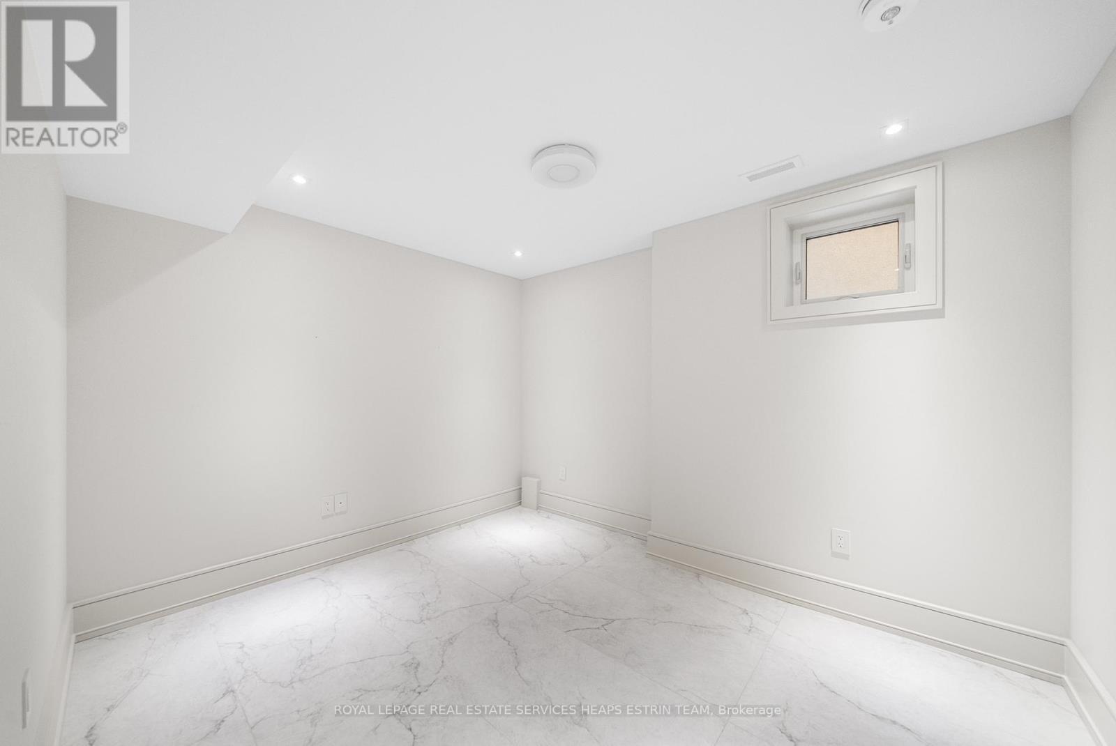 












168 GLENVALE BOULEVARD

,
Toronto,




Ontario
M4G2W3

