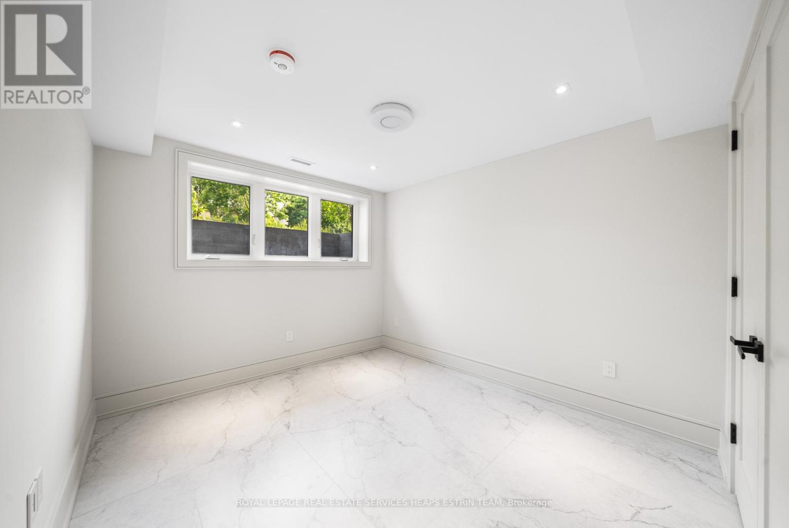 












168 GLENVALE BOULEVARD

,
Toronto,




Ontario
M4G2W3

