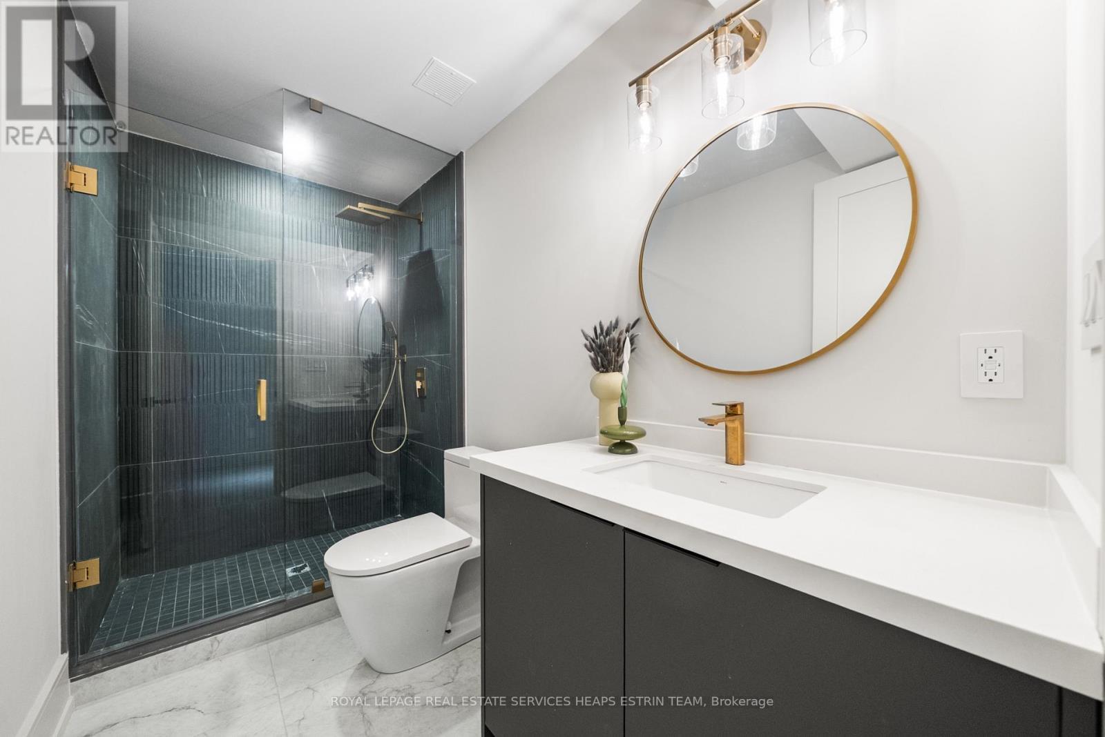 












168 GLENVALE BOULEVARD

,
Toronto,




Ontario
M4G2W3

