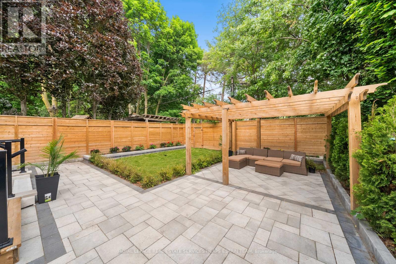 












168 GLENVALE BOULEVARD

,
Toronto,




Ontario
M4G2W3

