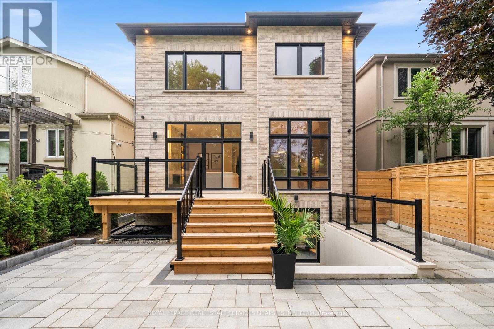 












168 GLENVALE BOULEVARD

,
Toronto,




Ontario
M4G2W3

