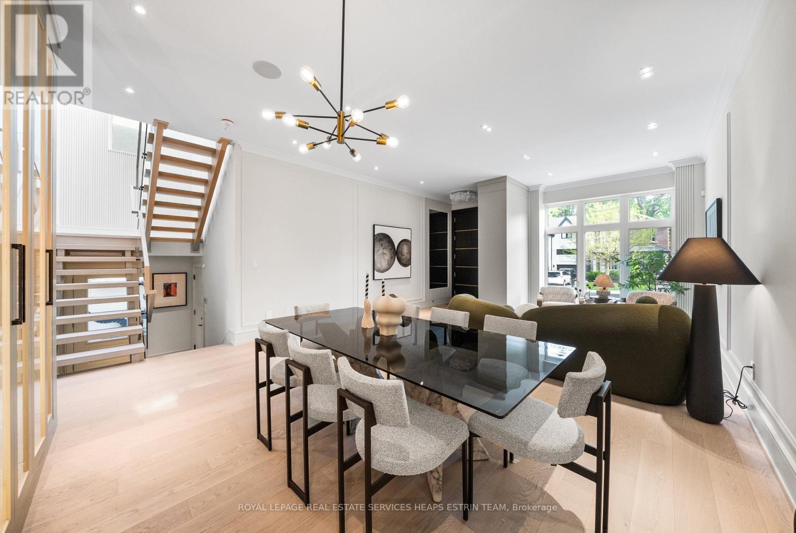 












168 GLENVALE BOULEVARD

,
Toronto,




Ontario
M4G2W3

